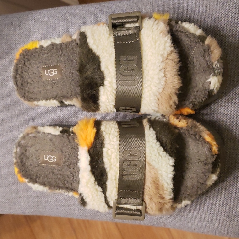 UGG sandal/slippers